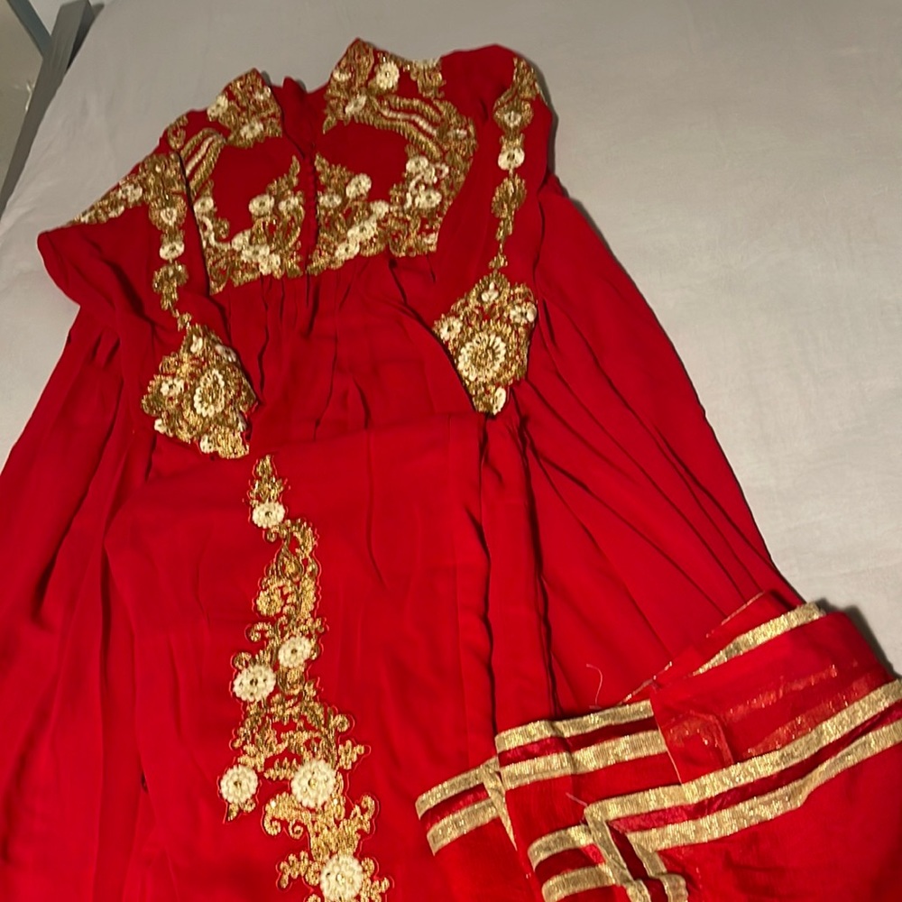 Pakistani shalwar kameez